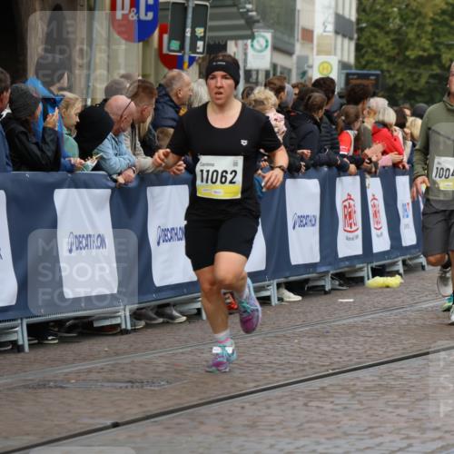 05.10.2025 - 20. swb-Marathon Bremen Strokosch-Dieckow http://msf.ph/oto/9228614 05.10.2025 10:50:39 Ziel 9230, 9299, 9578, 9658, 9742, 9832, 9969, 9986, 10043, 10251, 10279, 10479, 11062, 11451, 11466, 11543, 11661 meine-sportfotos.de