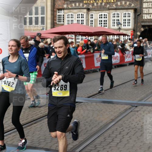 05.10.2025 - 20. swb-Marathon Bremen Yannick Fuchs http://msf.ph/oto/9228622 05.10.2025 11:01:51 Ziel 9189, 9269, 9294, 9432, 9782, 10004, 10026, 10370, 10562, 10903, 10904, 11463, 11732, 11733 meine-sportfotos.de