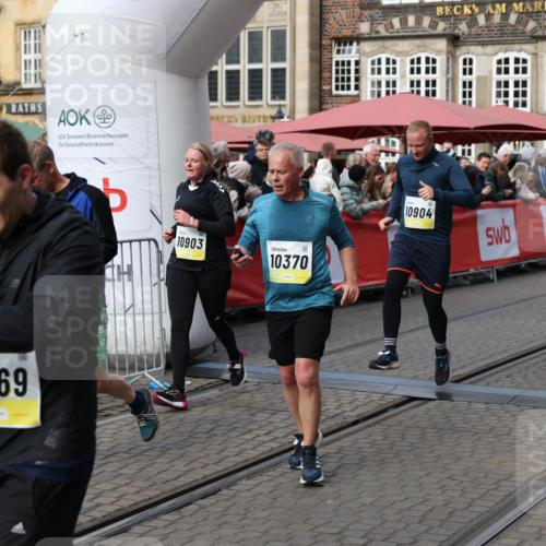 05.10.2025 - 20. swb-Marathon Bremen Yannick Fuchs http://msf.ph/oto/9228634 05.10.2025 11:01:52 Ziel 9189, 9269, 9294, 9782, 10004, 10026, 10370, 10562, 10903, 10904, 11463, 11732, 11733 meine-sportfotos.de