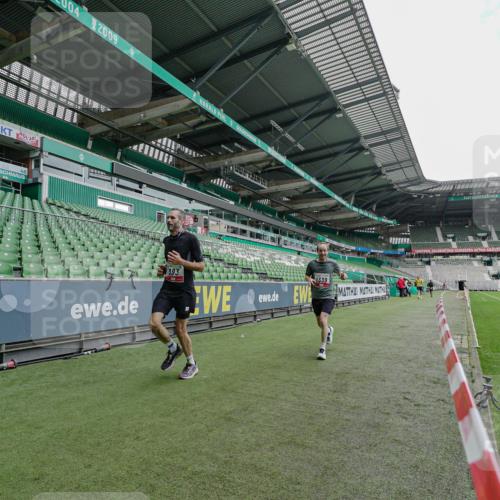 05.10.2025 - 20. swb-Marathon Bremen Michael Burmester http://msf.ph/oto/9228635 05.10.2025 12:33:59 Laufen im Stadion 307, 363, 474, 838, 900, 993, 1034, 1070, 1338, 1339, 1360, 1372, 1444, 1889, 2000, 3552, 5640, 6984, 7259, 7442, 8550, 9046, 121, 218, 369, 850, 1617, 1913, 2267, 4251, 6957, 8582 meine-sportfotos.de
