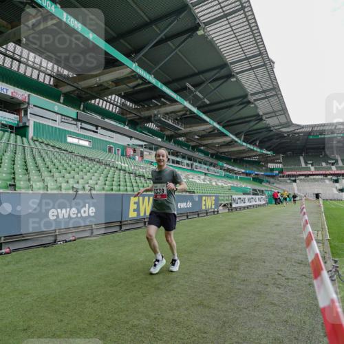 05.10.2025 - 20. swb-Marathon Bremen Michael Burmester http://msf.ph/oto/9228642 05.10.2025 12:34:00 Laufen im Stadion 307, 363, 474, 838, 900, 993, 1034, 1070, 1338, 1339, 1360, 1372, 1444, 1889, 2000, 3552, 5640, 6984, 7259, 7442, 8550, 9046, 121, 218, 1617, 1889, 1913, 2267, 4251, 6957, 8582 meine-sportfotos.de