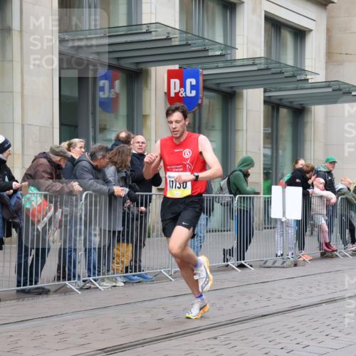 05.10.2025 - 20. swb-Marathon Bremen Strokosch-Dieckow http://msf.ph/oto/9228646 05.10.2025 10:33:33 Ziel 9320, 11130, 9320, 11130 meine-sportfotos.de