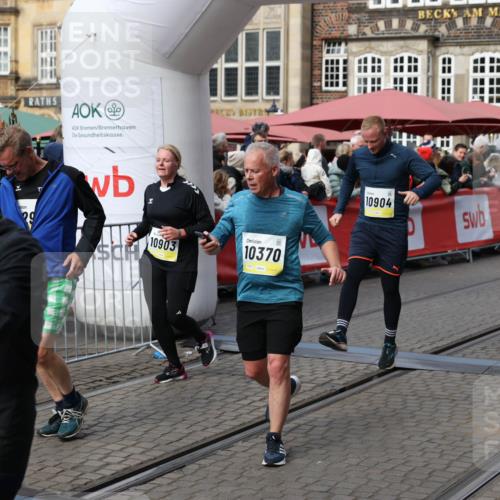 05.10.2025 - 20. swb-Marathon Bremen Yannick Fuchs http://msf.ph/oto/9228651 05.10.2025 11:01:52 Ziel 9189, 9269, 9294, 9782, 10004, 10026, 10370, 10562, 10903, 10904, 11463, 11732, 11733 meine-sportfotos.de