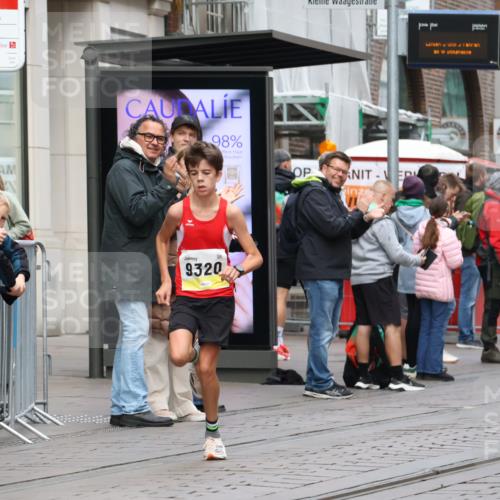 05.10.2025 - 20. swb-Marathon Bremen Strokosch-Dieckow http://msf.ph/oto/9228664 05.10.2025 10:33:36 Ziel 9320, 9320 meine-sportfotos.de