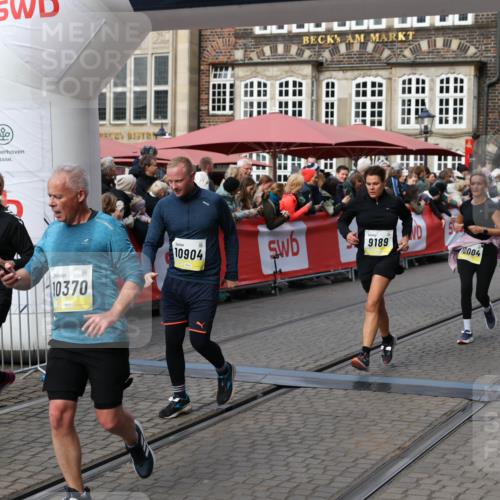 05.10.2025 - 20. swb-Marathon Bremen Yannick Fuchs http://msf.ph/oto/9228669 05.10.2025 11:01:52 Ziel 9189, 9269, 9294, 9782, 10004, 10026, 10370, 10562, 10903, 10904, 11463, 11732, 11733 meine-sportfotos.de
