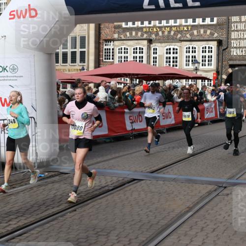 05.10.2025 - 20. swb-Marathon Bremen Yannick Fuchs http://msf.ph/oto/9228670 05.10.2025 10:59:01 Ziel 9349, 9518, 9542, 9601, 10080, 10263, 10560, 11290, 11483, 11612, 11651 meine-sportfotos.de