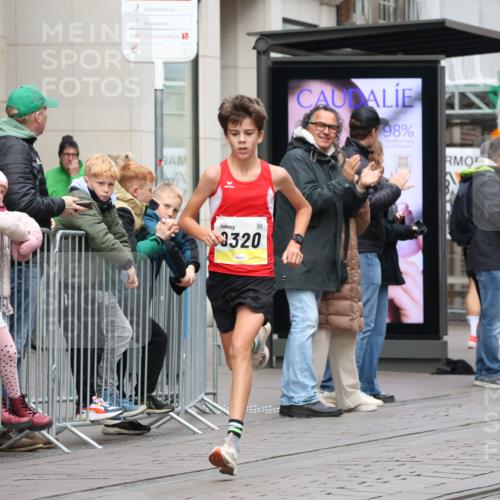 05.10.2025 - 20. swb-Marathon Bremen Strokosch-Dieckow http://msf.ph/oto/9228672 05.10.2025 10:33:37 Ziel 9320, 9320 meine-sportfotos.de