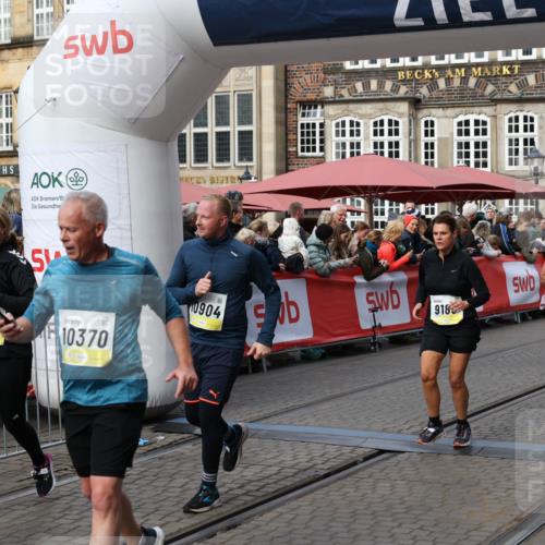 05.10.2025 - 20. swb-Marathon Bremen Yannick Fuchs http://msf.ph/oto/9228675 05.10.2025 11:01:53 Ziel 9189, 9269, 9294, 9782, 10004, 10026, 10370, 10903, 10904 meine-sportfotos.de