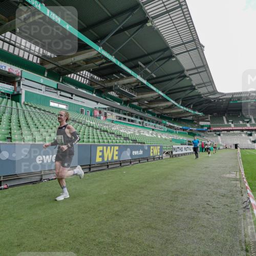 05.10.2025 - 20. swb-Marathon Bremen Michael Burmester http://msf.ph/oto/9228676 05.10.2025 12:34:30 Laufen im Stadion 328, 838, 870, 925, 993, 1034, 1221, 1338, 1339, 1444, 2151, 3552, 5608, 5640, 6927, 6984, 7442, 307, 474, 900, 1070, 1360, 5640, 8550, 9046 meine-sportfotos.de