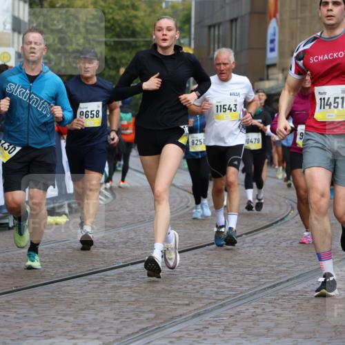 05.10.2025 - 20. swb-Marathon Bremen Strokosch-Dieckow http://msf.ph/oto/9228684 05.10.2025 10:50:41 Ziel 9230, 9251, 9277, 9578, 9658, 9742, 9832, 9888, 9969, 10043, 10279, 10479, 11062, 11451, 11543, 11661 meine-sportfotos.de