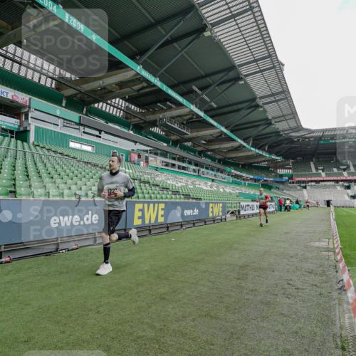 05.10.2025 - 20. swb-Marathon Bremen Michael Burmester http://msf.ph/oto/9228690 05.10.2025 12:34:35 Laufen im Stadion 328, 870, 925, 993, 1034, 1221, 1338, 1339, 1444, 2151, 3552, 5608, 6927, 6984, 7442, 474, 838, 900, 1360, 5640, 8550, 9046 meine-sportfotos.de