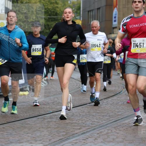 05.10.2025 - 20. swb-Marathon Bremen Strokosch-Dieckow http://msf.ph/oto/9228697 05.10.2025 10:50:41 Ziel 9230, 9251, 9277, 9578, 9658, 9742, 9832, 9888, 9969, 10043, 10279, 10479, 11062, 11451, 11543, 11661 meine-sportfotos.de