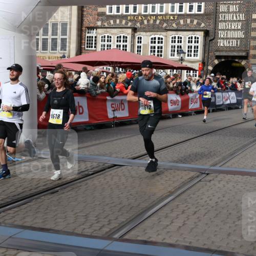 05.10.2025 - 20. swb-Marathon Bremen Yannick Fuchs http://msf.ph/oto/9228704 05.10.2025 10:59:03 Ziel 9349, 9518, 9542, 9601, 9847, 9977, 10080, 10560, 10588, 11290, 11483, 11612 meine-sportfotos.de