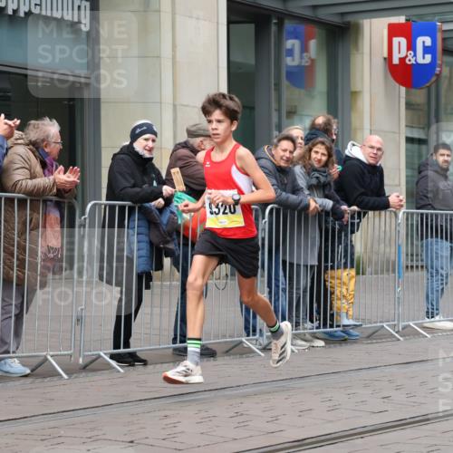05.10.2025 - 20. swb-Marathon Bremen Strokosch-Dieckow http://msf.ph/oto/9228709 05.10.2025 10:33:39 Ziel 9320, 9320 meine-sportfotos.de