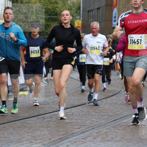 05.10.2025 - 20. swb-Marathon Bremen Strokosch-Dieckow http://msf.ph/oto/9228713 05.10.2025 10:50:41 Ziel 9230, 9251, 9277, 9578, 9658, 9742, 9832, 9888, 9969, 10043, 10279, 10479, 11062, 11451, 11543, 11661 meine-sportfotos.de