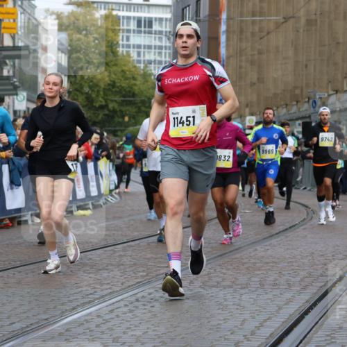 05.10.2025 - 20. swb-Marathon Bremen Strokosch-Dieckow http://msf.ph/oto/9228733 05.10.2025 10:50:42 Ziel 9230, 9251, 9277, 9578, 9658, 9715, 9742, 9832, 9888, 9969, 10043, 10279, 10479, 10689, 11062, 11451, 11543, 11661 meine-sportfotos.de