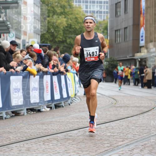 05.10.2025 - 20. swb-Marathon Bremen Strokosch-Dieckow http://msf.ph/oto/9228734 05.10.2025 12:26:49 Ziel 1493 meine-sportfotos.de