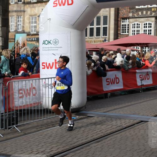 05.10.2025 - 20. swb-Marathon Bremen Yannick Fuchs http://msf.ph/oto/9228736 05.10.2025 10:59:05 Ziel 9349, 9518, 9542, 9601, 9847, 9977, 10080, 10560, 10588, 11483, 11612 meine-sportfotos.de