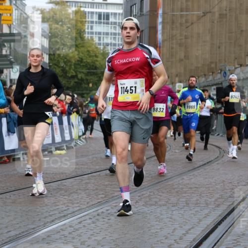 05.10.2025 - 20. swb-Marathon Bremen Strokosch-Dieckow http://msf.ph/oto/9228753 05.10.2025 10:50:42 Ziel 9230, 9251, 9277, 9578, 9658, 9715, 9742, 9832, 9888, 9969, 10043, 10279, 10479, 10689, 11062, 11451, 11543, 11661 meine-sportfotos.de