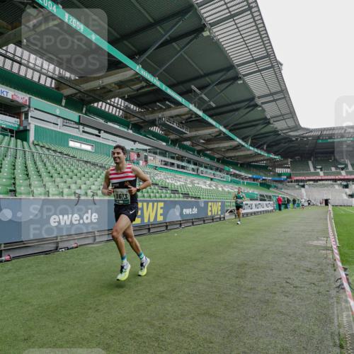 05.10.2025 - 20. swb-Marathon Bremen Michael Burmester http://msf.ph/oto/9228756 05.10.2025 12:35:32 Laufen im Stadion 235, 343, 482, 673, 1000, 1232, 2129, 2838, 8321, 8613, 328, 870, 925, 1221, 5608, 6927 meine-sportfotos.de
