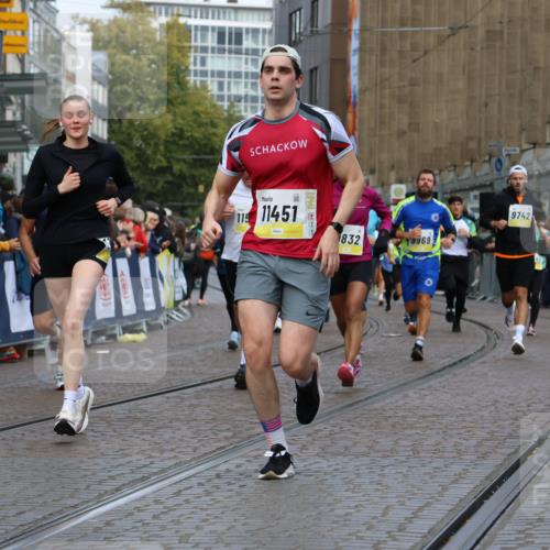 05.10.2025 - 20. swb-Marathon Bremen Strokosch-Dieckow http://msf.ph/oto/9228769 05.10.2025 10:50:42 Ziel 9230, 9251, 9277, 9578, 9658, 9715, 9742, 9832, 9888, 9969, 10043, 10279, 10479, 10689, 11062, 11451, 11543, 11661 meine-sportfotos.de