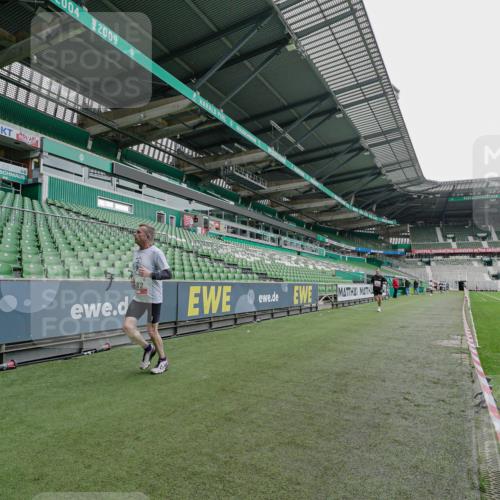 05.10.2025 - 20. swb-Marathon Bremen Michael Burmester http://msf.ph/oto/9228770 05.10.2025 12:35:43 Laufen im Stadion 235, 343, 482, 673, 1000, 2129, 2838, 8321, 8613, 328, 1232, 5608 meine-sportfotos.de