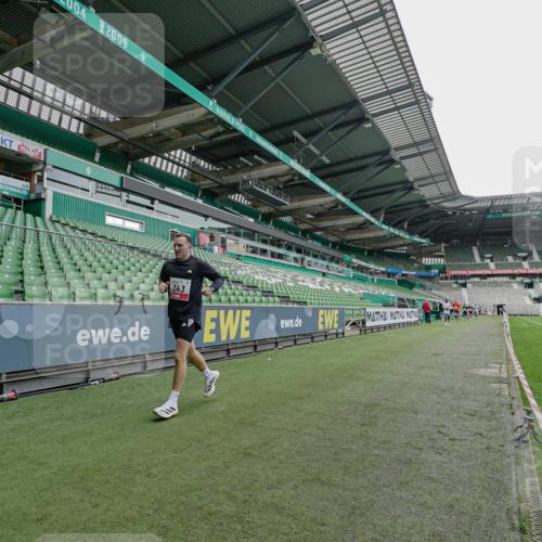 05.10.2025 - 20. swb-Marathon Bremen Michael Burmester http://msf.ph/oto/9228780 05.10.2025 12:35:47 Laufen im Stadion 235, 343, 482, 673, 902, 1000, 1640, 1837, 2129, 2838, 7854, 8321, 8613, 328, 1232 meine-sportfotos.de