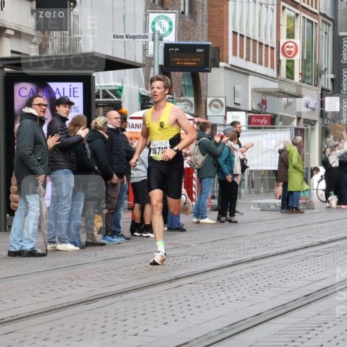 05.10.2025 - 20. swb-Marathon Bremen Strokosch-Dieckow http://msf.ph/oto/9228784 05.10.2025 10:34:19 Ziel 9319, 10410, 10718, 9319, 10410, 10718 meine-sportfotos.de