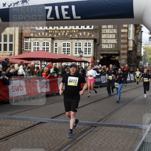 05.10.2025 - 20. swb-Marathon Bremen Yannick Fuchs http://msf.ph/oto/9228809 05.10.2025 11:01:58 Ziel 9189, 9237, 9365, 9655, 10004, 10558, 10903, 10904, 11647 meine-sportfotos.de