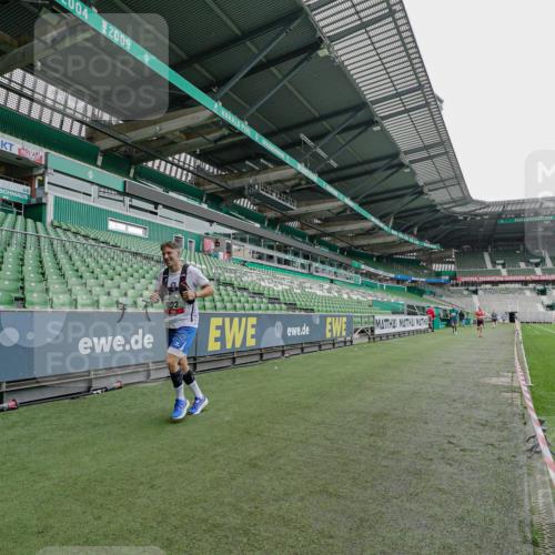 05.10.2025 - 20. swb-Marathon Bremen Michael Burmester http://msf.ph/oto/9228813 05.10.2025 12:36:03 Laufen im Stadion 343, 482, 902, 1000, 1212, 1231, 1640, 1837, 2838, 3198, 3891, 7854, 8321, 8613, 235, 673, 2129 meine-sportfotos.de