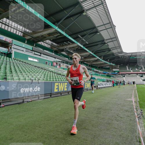 05.10.2025 - 20. swb-Marathon Bremen Michael Burmester http://msf.ph/oto/9228818 05.10.2025 12:36:10 Laufen im Stadion 343, 482, 761, 902, 1000, 1212, 1231, 1640, 1837, 2838, 3198, 3891, 7854, 8321, 8613, 673, 2129 meine-sportfotos.de