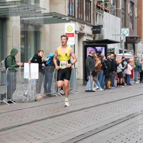 05.10.2025 - 20. swb-Marathon Bremen Strokosch-Dieckow http://msf.ph/oto/9228823 05.10.2025 10:34:21 Ziel 9319, 10410, 10718, 9319, 10410, 10718 meine-sportfotos.de