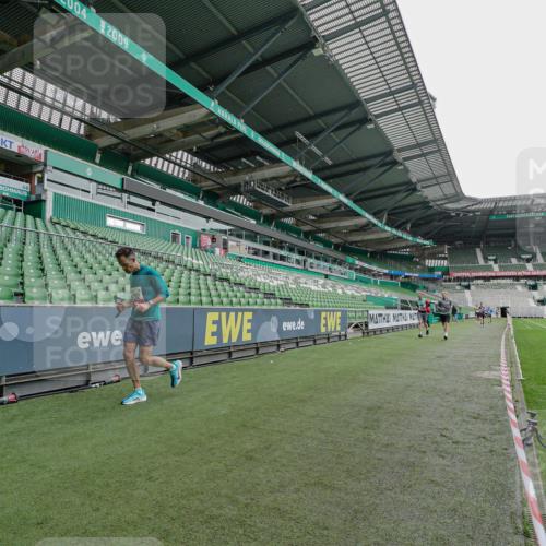 05.10.2025 - 20. swb-Marathon Bremen Michael Burmester http://msf.ph/oto/9228824 05.10.2025 12:36:12 Laufen im Stadion 298, 343, 482, 735, 761, 902, 1000, 1212, 1231, 1640, 1837, 2838, 3198, 3891, 7854, 8321, 8613, 1000, 2129 meine-sportfotos.de