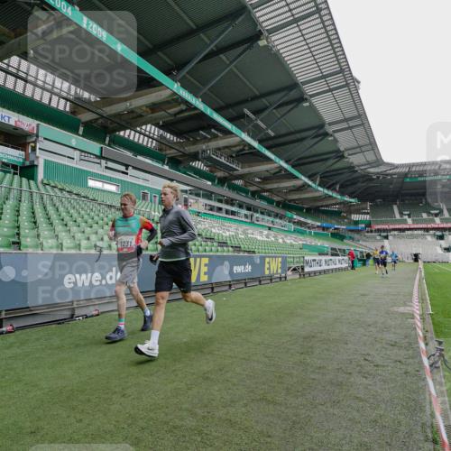 05.10.2025 - 20. swb-Marathon Bremen Michael Burmester http://msf.ph/oto/9228831 05.10.2025 12:36:17 Laufen im Stadion 298, 343, 482, 735, 761, 902, 1212, 1231, 1640, 1837, 3198, 3891, 7854, 8099, 8321, 8613, 1000, 2129, 2838 meine-sportfotos.de