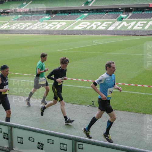 05.10.2025 - 20. swb-Marathon Bremen Michael Burmester http://msf.ph/oto/9228836 05.10.2025 10:26:56 Laufen im Stadion 28, 9009, 9202, 9250, 9270, 9285, 9290, 9351, 9362, 9396, 9400, 9411, 9500, 9545, 9590, 9678, 9709, 9711, 9876, 9878, 9885, 9897, 9921, 9960, 9961, 10045, 10053, 10090, 10091, 10092, 10277, 10351, 10411, 10431, 10447, 10568, 10633, 10634, 10639, 10649, 10682, 10750, 10773, 10792, 10823, 10898, 10947, 11362, 11585, 11645, 11648, 11683, 11714, 11715, 8000, 9170, 9963, 10044, 10304, 10559, 10624, 10780, 10816, 10851, 11488, 11617 meine-sportfotos.de