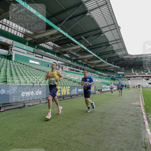 05.10.2025 - 20. swb-Marathon Bremen Michael Burmester http://msf.ph/oto/9228840 05.10.2025 12:36:23 Laufen im Stadion 298, 343, 482, 735, 761, 902, 1212, 1231, 1640, 1837, 2186, 3198, 3891, 5625, 7854, 8099, 8321, 8613, 1000, 2838 meine-sportfotos.de