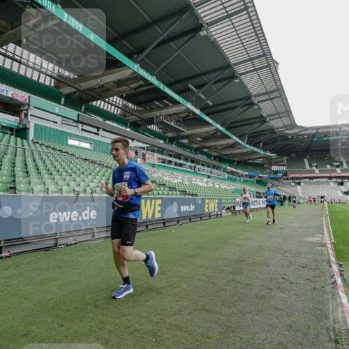 05.10.2025 - 20. swb-Marathon Bremen Michael Burmester http://msf.ph/oto/9228846 05.10.2025 12:36:23 Laufen im Stadion 298, 343, 482, 735, 761, 902, 1212, 1231, 1640, 1837, 2186, 3198, 3891, 5625, 7854, 8099, 8321, 8613, 1000, 2838 meine-sportfotos.de