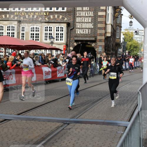 05.10.2025 - 20. swb-Marathon Bremen Yannick Fuchs http://msf.ph/oto/9228849 05.10.2025 11:01:59 Ziel 9189, 9237, 9365, 9655, 10004, 10558, 11647 meine-sportfotos.de