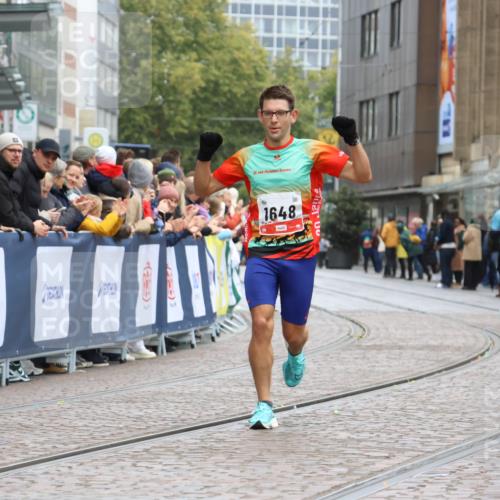 05.10.2025 - 20. swb-Marathon Bremen Strokosch-Dieckow http://msf.ph/oto/9228854 05.10.2025 12:27:08 Ziel 1648 meine-sportfotos.de