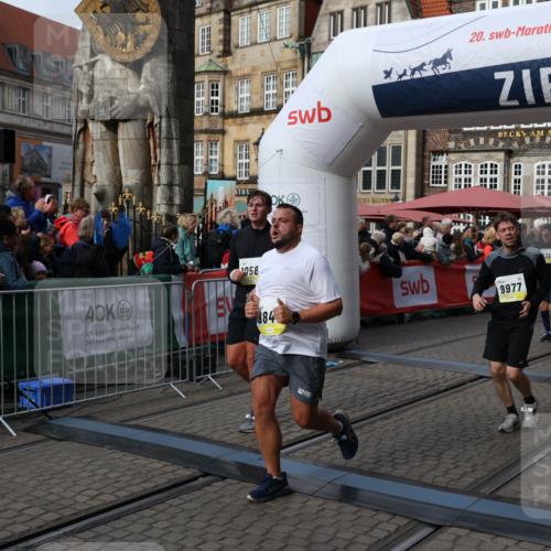 05.10.2025 - 20. swb-Marathon Bremen Yannick Fuchs http://msf.ph/oto/9228859 05.10.2025 10:59:08 Ziel 9518, 9542, 9601, 9847, 9977, 10357, 10588, 10607, 11612 meine-sportfotos.de
