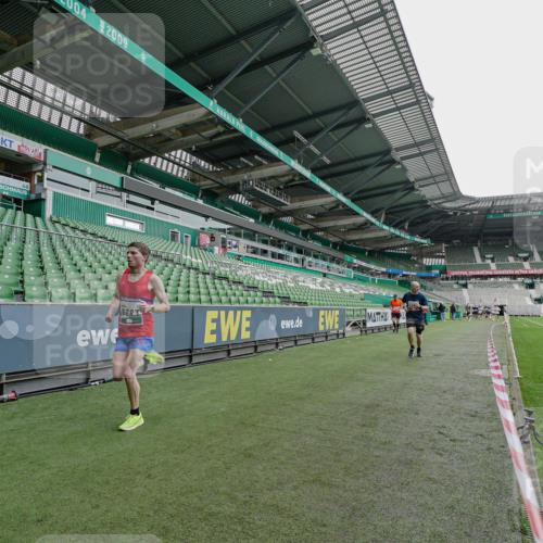 05.10.2025 - 20. swb-Marathon Bremen Michael Burmester http://msf.ph/oto/9228864 05.10.2025 12:36:38 Laufen im Stadion 298, 735, 761, 902, 933, 1088, 1212, 1231, 1443, 1640, 1837, 1907, 2186, 3198, 3891, 5625, 7854, 8099, 8883, 343, 482, 8321, 8613 meine-sportfotos.de