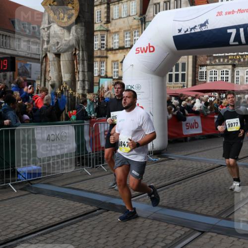 05.10.2025 - 20. swb-Marathon Bremen Yannick Fuchs http://msf.ph/oto/9228865 05.10.2025 10:59:08 Ziel 9518, 9542, 9601, 9847, 9977, 10357, 10588, 10607, 11612 meine-sportfotos.de