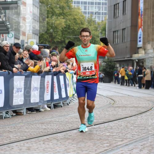 05.10.2025 - 20. swb-Marathon Bremen Strokosch-Dieckow http://msf.ph/oto/9228870 05.10.2025 12:27:08 Ziel 1648 meine-sportfotos.de