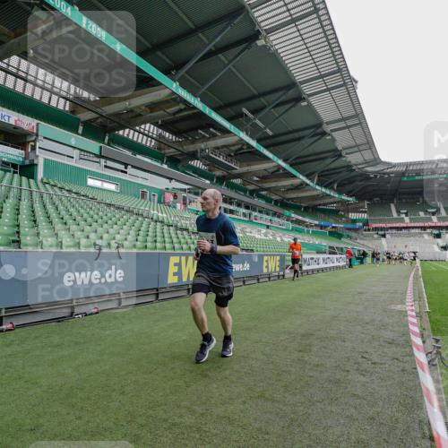 05.10.2025 - 20. swb-Marathon Bremen Michael Burmester http://msf.ph/oto/9228871 05.10.2025 12:36:40 Laufen im Stadion 298, 508, 735, 761, 787, 902, 933, 1088, 1212, 1231, 1418, 1443, 1616, 1640, 1837, 1849, 1907, 2186, 2268, 3198, 3891, 5625, 7854, 8099, 8883, 343, 482, 8321, 8613 meine-sportfotos.de