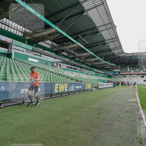 05.10.2025 - 20. swb-Marathon Bremen Michael Burmester http://msf.ph/oto/9228877 05.10.2025 12:36:44 Laufen im Stadion 140, 298, 436, 508, 735, 761, 787, 902, 933, 1088, 1212, 1231, 1245, 1418, 1443, 1616, 1640, 1837, 1849, 1907, 1912, 2135, 2186, 2268, 3198, 3891, 5625, 7854, 8099, 8883, 343, 482, 1837, 8321, 8613 meine-sportfotos.de