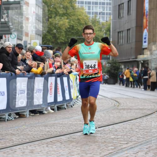 05.10.2025 - 20. swb-Marathon Bremen Strokosch-Dieckow http://msf.ph/oto/9228884 05.10.2025 12:27:08 Ziel 1648 meine-sportfotos.de