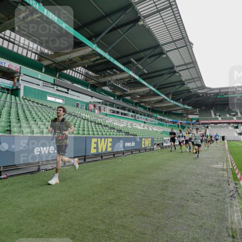 05.10.2025 - 20. swb-Marathon Bremen Michael Burmester http://msf.ph/oto/9228885 05.10.2025 12:36:51 Laufen im Stadion 140, 221, 298, 436, 508, 735, 761, 787, 933, 1088, 1212, 1231, 1245, 1418, 1443, 1567, 1616, 1633, 1849, 1901, 1907, 1912, 2135, 2186, 2268, 3198, 5536, 5625, 8099, 8883, 343, 902, 1212, 1640, 1837, 3891, 7854 meine-sportfotos.de