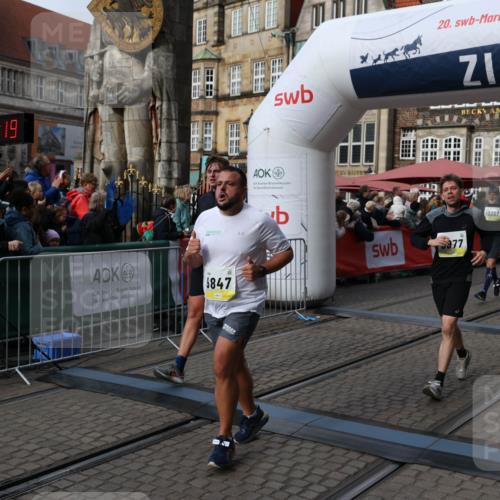 05.10.2025 - 20. swb-Marathon Bremen Yannick Fuchs http://msf.ph/oto/9228887 05.10.2025 10:59:08 Ziel 9518, 9542, 9601, 9847, 9977, 10357, 10588, 10607, 11612 meine-sportfotos.de