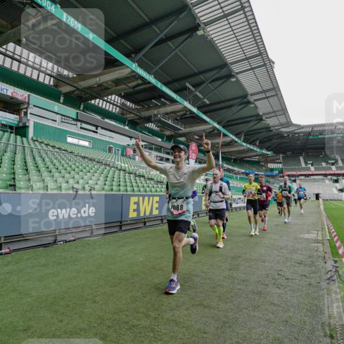 05.10.2025 - 20. swb-Marathon Bremen Michael Burmester http://msf.ph/oto/9228891 05.10.2025 12:36:54 Laufen im Stadion 140, 221, 298, 436, 508, 735, 761, 787, 933, 1088, 1231, 1245, 1418, 1443, 1567, 1616, 1633, 1801, 1849, 1901, 1907, 1912, 2135, 2186, 2268, 3198, 5536, 5625, 8099, 8883, 902, 1212, 1640, 1837, 3891, 7854 meine-sportfotos.de