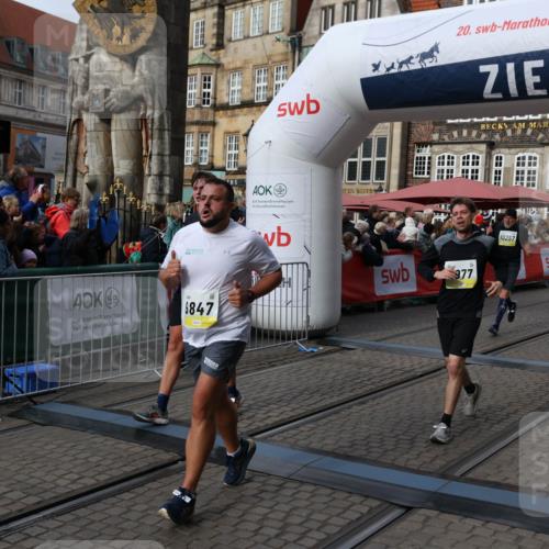 05.10.2025 - 20. swb-Marathon Bremen Yannick Fuchs http://msf.ph/oto/9228892 05.10.2025 10:59:08 Ziel 9518, 9542, 9601, 9847, 9977, 10357, 10588, 10607, 11612 meine-sportfotos.de